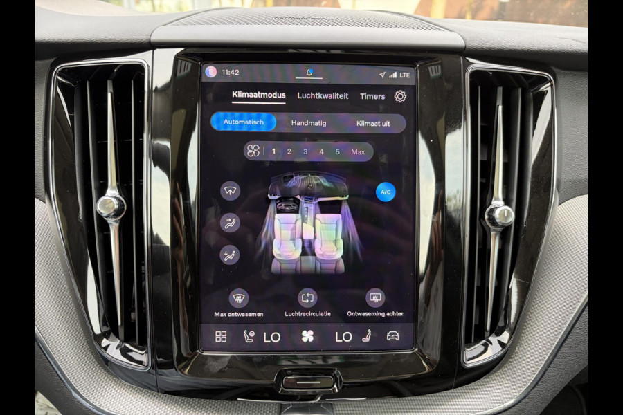 Volvo XC60 Plug-In Hybrid AWD T8 Plus Dark HEAD-UP DISPLAY | 360 CAMERA | PANORAMA DAK | HARMAN/KARDON SOUND | VOORSTOELEN MET GEHEUGEN | ADAPT. CRUISE CONTROL