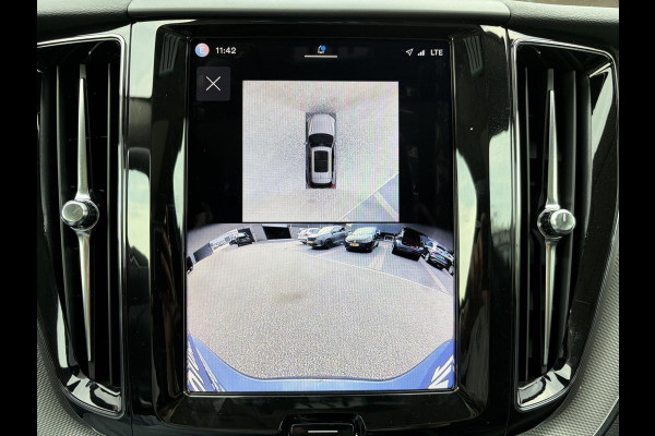 Volvo XC60 Plug-In Hybrid AWD T8 Plus Dark HEAD-UP DISPLAY | 360 CAMERA | PANORAMA DAK | HARMAN/KARDON SOUND | VOORSTOELEN MET GEHEUGEN | ADAPT. CRUISE CONTROL