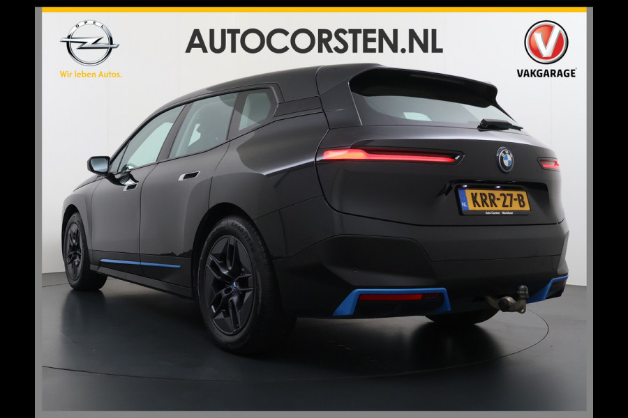 BMW iX xDrive40 327PK Executive SOH 99% Trekhaak 4-Zone Ecc Head-Up Display Camera Apple Carplay Stoelverwarming Elek.Stoelen+Stuur Elek.Achterklep Navi Ecc Bluetooth Led Lmv Pdc Live cockpit pro 2.500KG Trekgewicht Dealeronderhouden