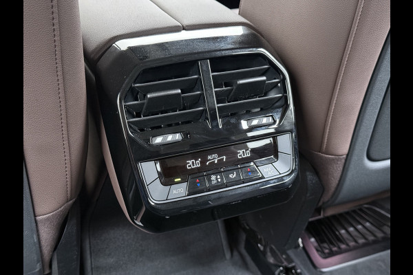 BMW iX xDrive40 327PK Executive SOH 99% Trekhaak 4-Zone Ecc Head-Up Display Camera Apple Carplay Stoelverwarming Elek.Stoelen+Stuur Elek.Achterklep Navi Ecc Bluetooth Led Lmv Pdc Live cockpit pro 2.500KG Trekgewicht Dealeronderhouden
