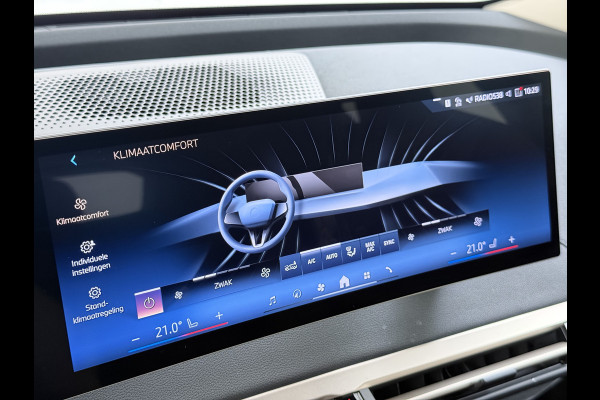 BMW iX xDrive40 327PK Executive SOH 99% Trekhaak 4-Zone Ecc Head-Up Display Camera Apple Carplay Stoelverwarming Elek.Stoelen+Stuur Elek.Achterklep Navi Ecc Bluetooth Led Lmv Pdc Live cockpit pro 2.500KG Trekgewicht Dealeronderhouden