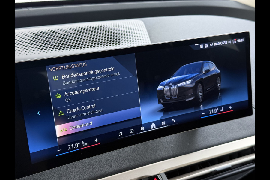 BMW iX xDrive40 327PK Executive SOH 99% Trekhaak 4-Zone Ecc Head-Up Display Camera Apple Carplay Stoelverwarming Elek.Stoelen+Stuur Elek.Achterklep Navi Ecc Bluetooth Led Lmv Pdc Live cockpit pro 2.500KG Trekgewicht Dealeronderhouden