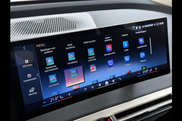 BMW iX xDrive40 327PK Executive SOH 99% Trekhaak 4-Zone Ecc Head-Up Display Camera Apple Carplay Stoelverwarming Elek.Stoelen+Stuur Elek.Achterklep Navi Ecc Bluetooth Led Lmv Pdc Live cockpit pro 2.500KG Trekgewicht Dealeronderhouden