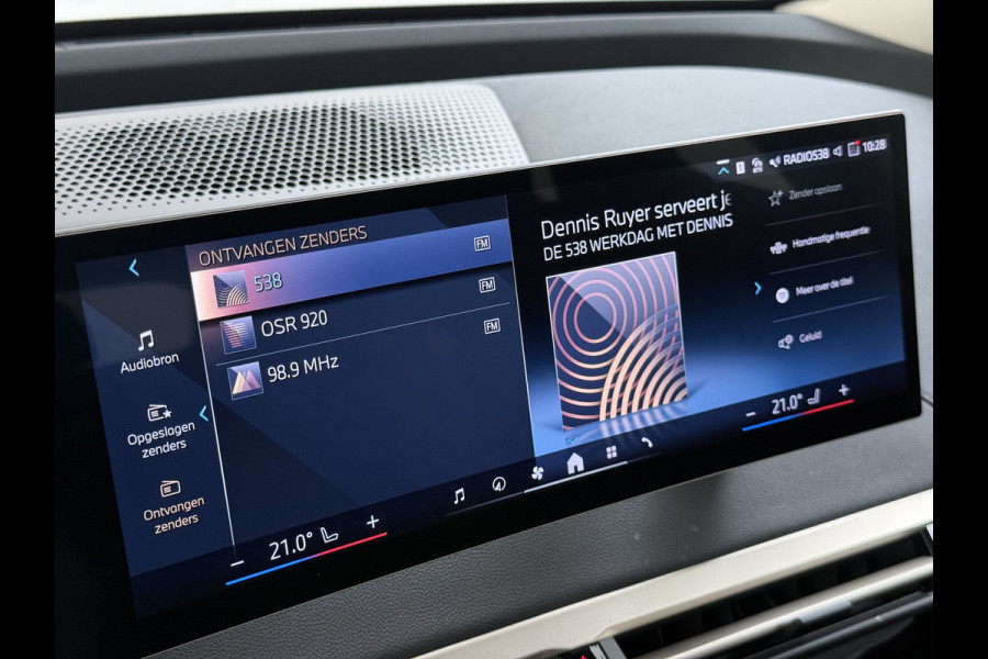BMW iX xDrive40 327PK Executive SOH 99% Trekhaak 4-Zone Ecc Head-Up Display Camera Apple Carplay Stoelverwarming Elek.Stoelen+Stuur Elek.Achterklep Navi Ecc Bluetooth Led Lmv Pdc Live cockpit pro 2.500KG Trekgewicht Dealeronderhouden