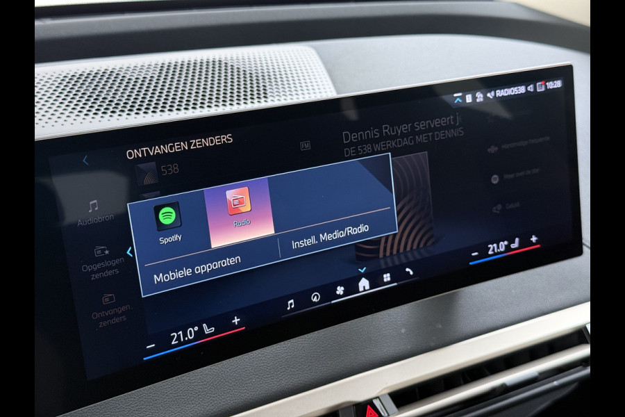 BMW iX xDrive40 327PK Executive SOH 99% Trekhaak 4-Zone Ecc Head-Up Display Camera Apple Carplay Stoelverwarming Elek.Stoelen+Stuur Elek.Achterklep Navi Ecc Bluetooth Led Lmv Pdc Live cockpit pro 2.500KG Trekgewicht Dealeronderhouden