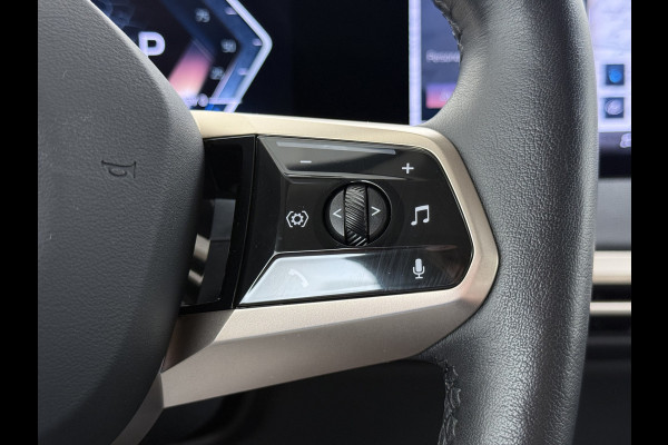 BMW iX xDrive40 327PK Executive SOH 99% Trekhaak 4-Zone Ecc Head-Up Display Camera Apple Carplay Stoelverwarming Elek.Stoelen+Stuur Elek.Achterklep Navi Ecc Bluetooth Led Lmv Pdc Live cockpit pro 2.500KG Trekgewicht Dealeronderhouden