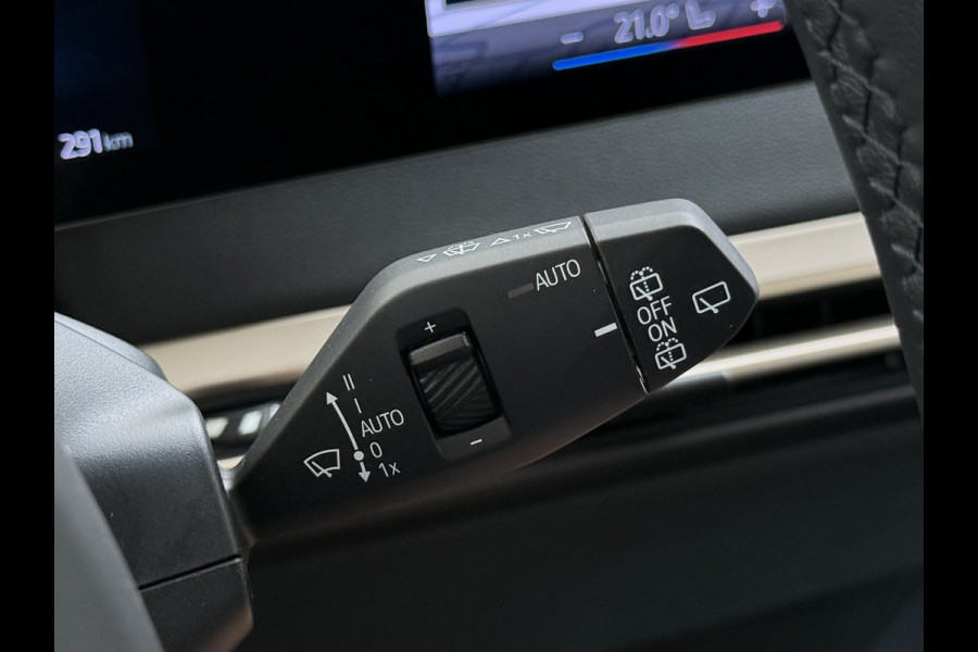 BMW iX xDrive40 327PK Executive SOH 99% Trekhaak 4-Zone Ecc Head-Up Display Camera Apple Carplay Stoelverwarming Elek.Stoelen+Stuur Elek.Achterklep Navi Ecc Bluetooth Led Lmv Pdc Live cockpit pro 2.500KG Trekgewicht Dealeronderhouden