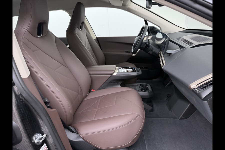 BMW iX xDrive40 327PK Executive SOH 99% Trekhaak 4-Zone Ecc Head-Up Display Camera Apple Carplay Stoelverwarming Elek.Stoelen+Stuur Elek.Achterklep Navi Ecc Bluetooth Led Lmv Pdc Live cockpit pro 2.500KG Trekgewicht Dealeronderhouden