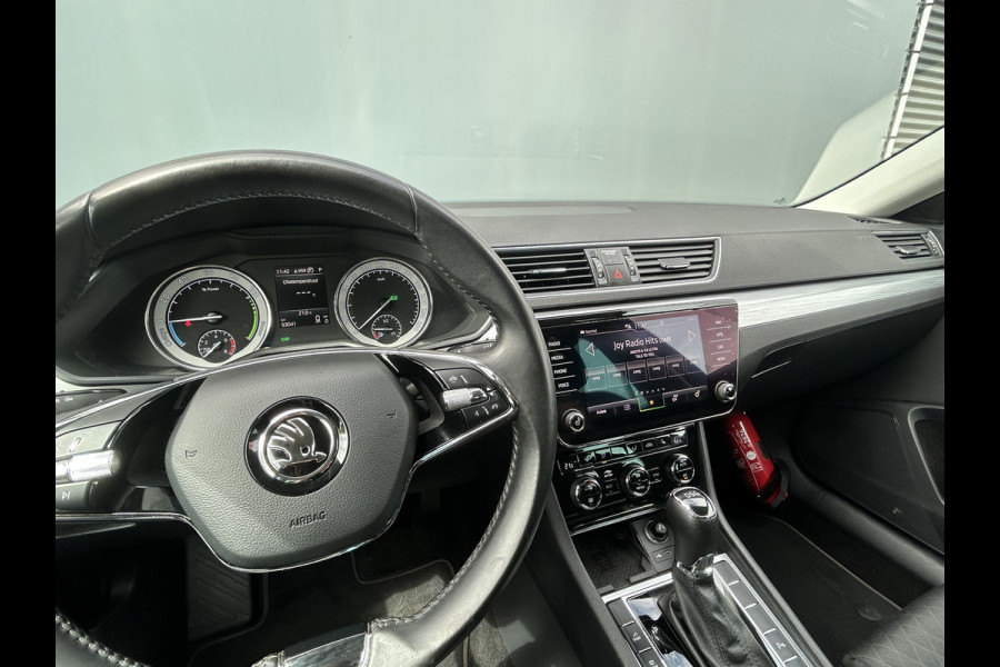 Škoda Superb Combi BWJ 12-2020 | 1.4TSI iV 218PK SPORT BUS. AUTOMAAT | CLIMA | STOELVERW | SPORTSTOELEN | PRIVACY GLASS | CARPLAY | NAVI | CAMERA A |