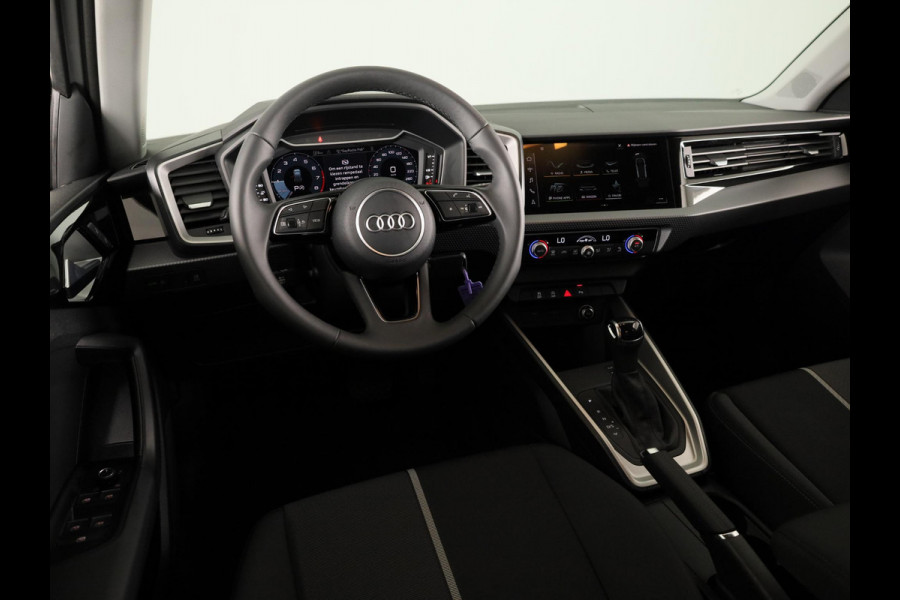Audi A1 Sportback Advanced edition 25 TFSI 95 pk | Parkeerhulp plus | Automatische airco | Inklapbare buitenspiegels | Dak in contrast kleur |