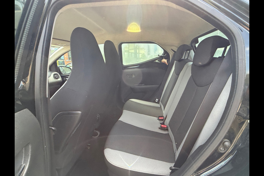 Toyota Aygo 1.0 VVT-i x-play Camera|Carplay|Dealer Onderhouden