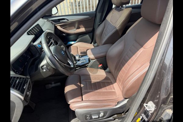 BMW iX3 High Executive 80 kWh | Panoramadak | Harman Kardon | Head-Up Display | Adaptive Cruise Control | Stoelverwarming | Dodehoekdetectie | Keyless | Trekhaak | Adaptief Onderstel | 360 Camera | Ambiance Verlichting |