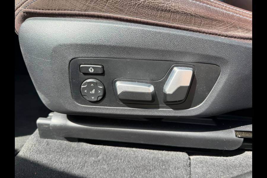 BMW iX3 High Executive 80 kWh | Panoramadak | Harman Kardon | Head-Up Display | Adaptive Cruise Control | Stoelverwarming | Dodehoekdetectie | Keyless | Trekhaak | Adaptief Onderstel | 360 Camera | Ambiance Verlichting |