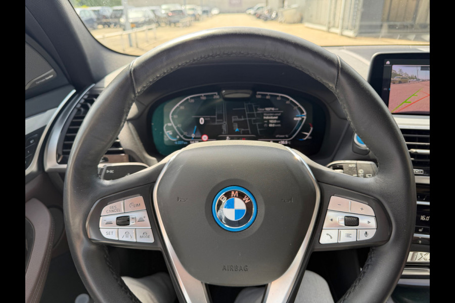 BMW iX3 High Executive 80 kWh | Panoramadak | Harman Kardon | Head-Up Display | Adaptive Cruise Control | Stoelverwarming | Dodehoekdetectie | Keyless | Trekhaak | Adaptief Onderstel | 360 Camera | Ambiance Verlichting |