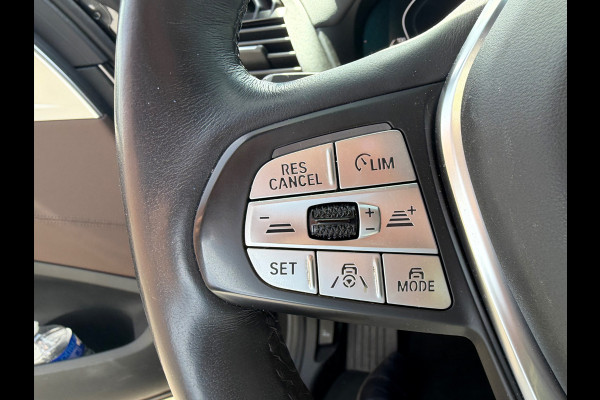 BMW iX3 High Executive 80 kWh | Panoramadak | Harman Kardon | Head-Up Display | Adaptive Cruise Control | Stoelverwarming | Dodehoekdetectie | Keyless | Trekhaak | Adaptief Onderstel | 360 Camera | Ambiance Verlichting |