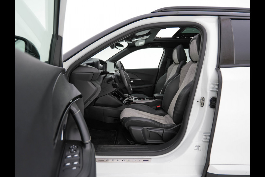Peugeot e-2008 EV GT Pack 50 kWh [3-Fase-11kW] {SoH-88%} (INCL.BTW) *PANO | DIGI-COCKPIT | FULL-LED | BLIS | KEYLESS | LEATHER-MICROFIBRE | CAMERA | CARPLAY | CCS-FASTLOADER | DAB+ | NAVI-FULLMAP | ECC | PDC | SPORT-SEATS | AMBIENT-LIGHT | PRIVACY-