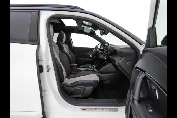 Peugeot e-2008 EV GT Pack 50 kWh [3-Fase-11kW] {SoH-88%} (INCL.BTW) *PANO | DIGI-COCKPIT | FULL-LED | BLIS | KEYLESS | LEATHER-MICROFIBRE | CAMERA | CARPLAY | CCS-FASTLOADER | DAB+ | NAVI-FULLMAP | ECC | PDC | SPORT-SEATS | AMBIENT-LIGHT | PRIVACY-