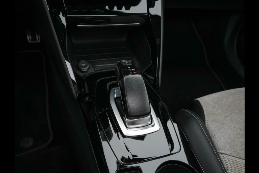 Peugeot e-2008 EV GT Pack 50 kWh [3-Fase-11kW] {SoH-88%} (INCL.BTW) *PANO | DIGI-COCKPIT | FULL-LED | BLIS | KEYLESS | LEATHER-MICROFIBRE | CAMERA | CARPLAY | CCS-FASTLOADER | DAB+ | NAVI-FULLMAP | ECC | PDC | SPORT-SEATS | AMBIENT-LIGHT | PRIVACY-