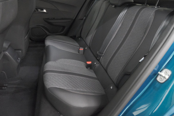 Peugeot e-2008 EV Allure 54 kWh | SOH 97,7% | 11 KW Lader | Apple Carplay | Parkeersensoren