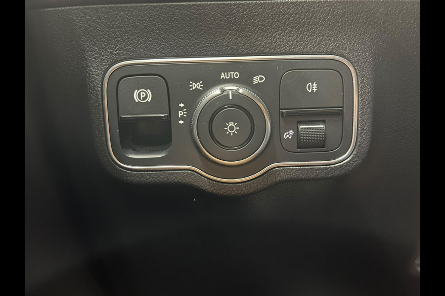Mercedes-Benz GLA 250 e Business Solution Navigatie Camera Parkeerhulp Cruise Control Full Led Climate Control Stoelverwarming Virtual Cockpit Half leder Lichtmetalen velgen
