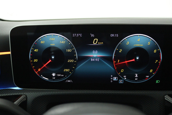 Mercedes-Benz A-Klasse 180 Business Solution AMG (PANORAMADAK, STOELVERWARMING, SFEERVERLICHTING, CAMERA, BURMEISTER)