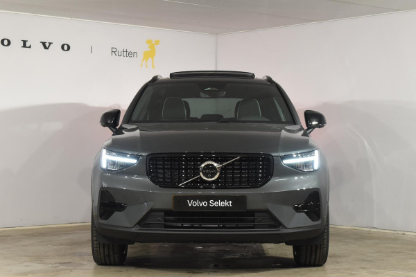 Volvo XC40 B4 211PK Automaat Plus Dark / Lounge Pakket / Extra getint glas / 360 Camera / 20'' velgen / Panoramadak / Elektrische stoelen met geheugen / Harman Kardon / Microtech/Nubuck bekleding