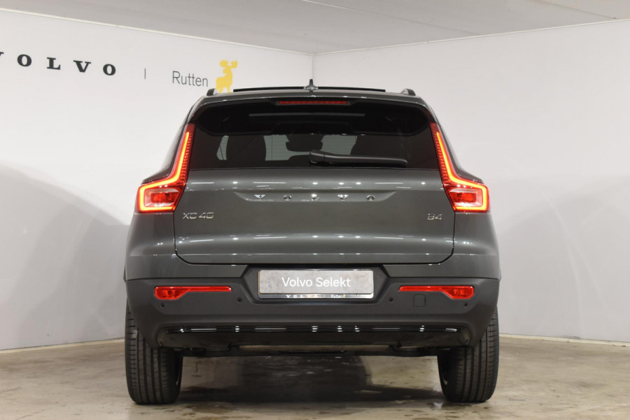 Volvo XC40 B4 211PK Automaat Plus Dark / Lounge Pakket / Extra getint glas / 360 Camera / 20'' velgen / Panoramadak / Elektrische stoelen met geheugen / Harman Kardon / Microtech/Nubuck bekleding