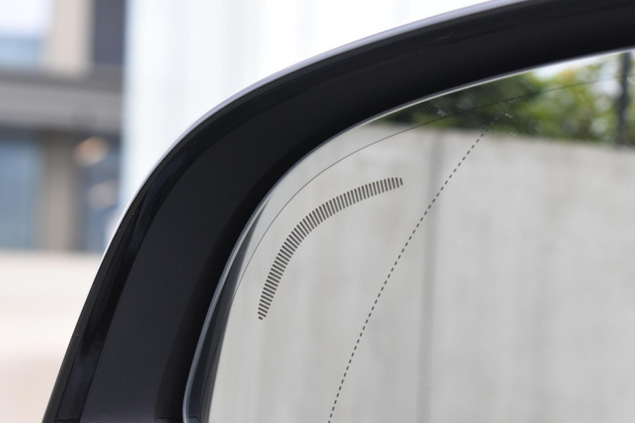 Volvo XC40 B4 211PK Automaat Plus Dark / Lounge Pakket / Extra getint glas / 360 Camera / 20'' velgen / Panoramadak / Elektrische stoelen met geheugen / Harman Kardon / Microtech/Nubuck bekleding