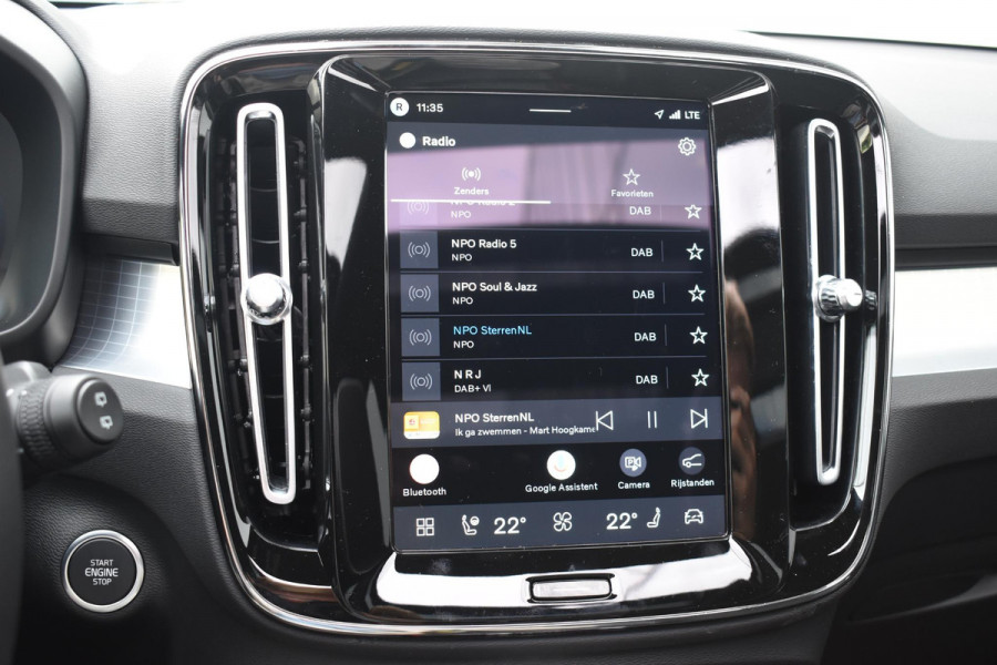 Volvo XC40 B4 211PK Automaat Plus Dark / Lounge Pakket / Extra getint glas / 360 Camera / 20'' velgen / Panoramadak / Elektrische stoelen met geheugen / Harman Kardon / Microtech/Nubuck bekleding