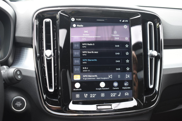 Volvo XC40 B4 211PK Automaat Plus Dark / Lounge Pakket / Extra getint glas / 360 Camera / 20'' velgen / Panoramadak / Elektrische stoelen met geheugen / Harman Kardon / Microtech/Nubuck bekleding