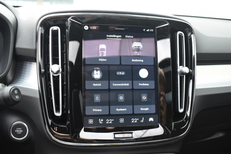Volvo XC40 B4 211PK Automaat Plus Dark / Lounge Pakket / Extra getint glas / 360 Camera / 20'' velgen / Panoramadak / Elektrische stoelen met geheugen / Harman Kardon / Microtech/Nubuck bekleding