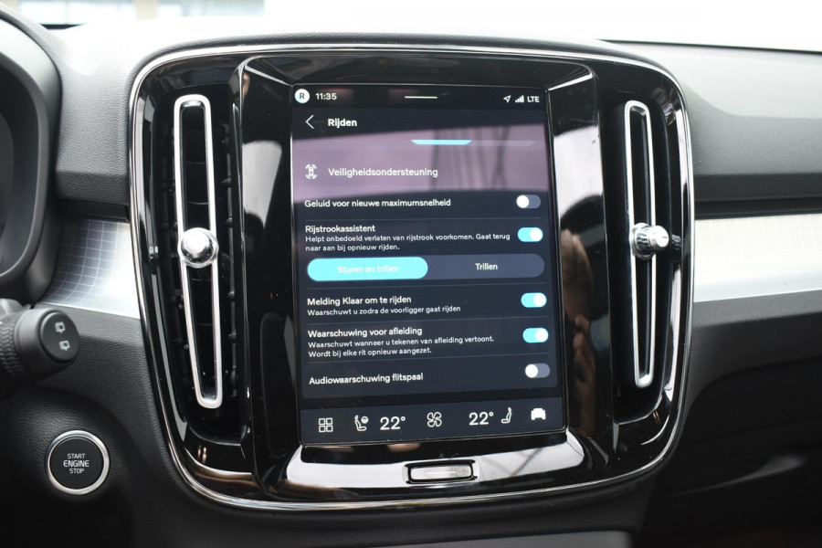 Volvo XC40 B4 211PK Automaat Plus Dark / Lounge Pakket / Extra getint glas / 360 Camera / 20'' velgen / Panoramadak / Elektrische stoelen met geheugen / Harman Kardon / Microtech/Nubuck bekleding