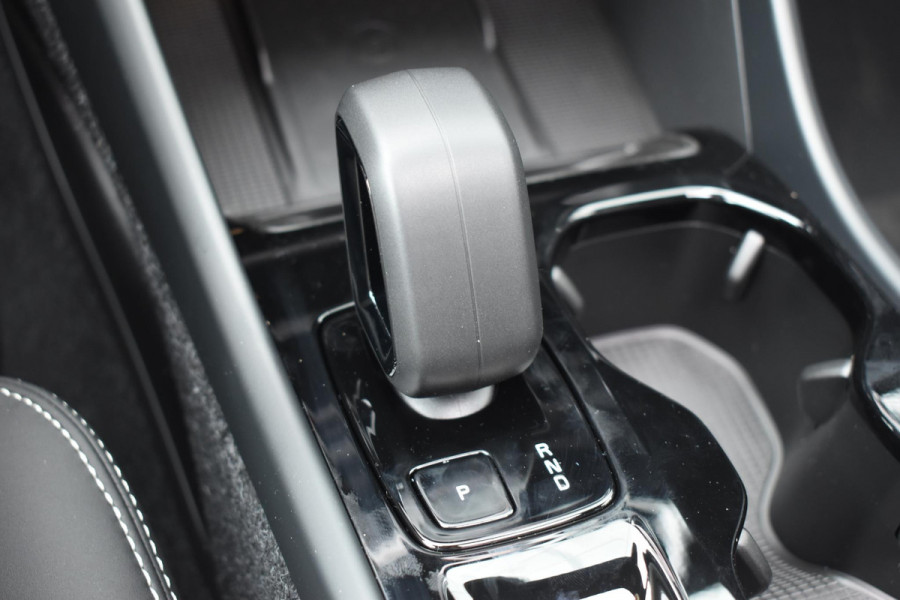Volvo XC40 B4 211PK Automaat Plus Dark / Lounge Pakket / Extra getint glas / 360 Camera / 20'' velgen / Panoramadak / Elektrische stoelen met geheugen / Harman Kardon / Microtech/Nubuck bekleding