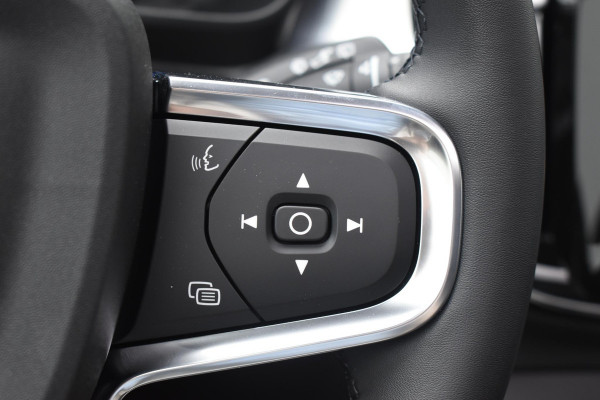Volvo XC40 B4 211PK Automaat Plus Dark / Lounge Pakket / Extra getint glas / 360 Camera / 20'' velgen / Panoramadak / Elektrische stoelen met geheugen / Harman Kardon / Microtech/Nubuck bekleding