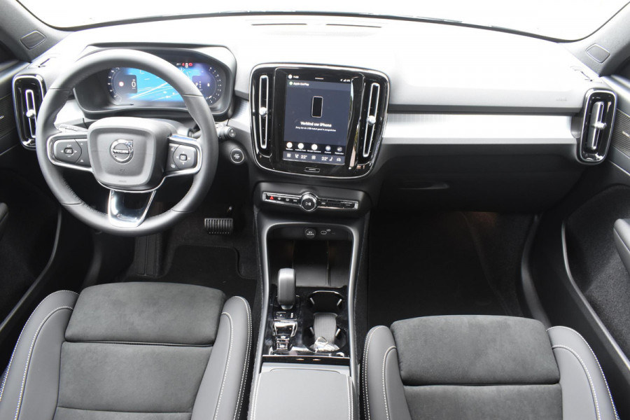 Volvo XC40 B4 211PK Automaat Plus Dark / Lounge Pakket / Extra getint glas / 360 Camera / 20'' velgen / Panoramadak / Elektrische stoelen met geheugen / Harman Kardon / Microtech/Nubuck bekleding