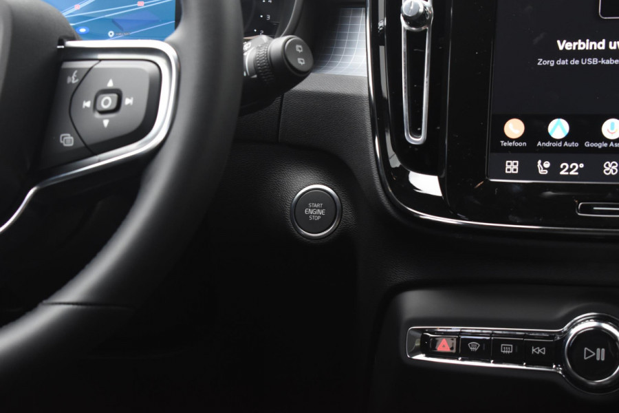 Volvo XC40 B4 211PK Automaat Plus Dark / Lounge Pakket / Extra getint glas / 360 Camera / 20'' velgen / Panoramadak / Elektrische stoelen met geheugen / Harman Kardon / Microtech/Nubuck bekleding