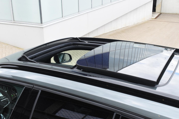 Volvo XC40 B4 211PK Automaat Plus Dark / Lounge Pakket / Extra getint glas / 360 Camera / 20'' velgen / Panoramadak / Elektrische stoelen met geheugen / Harman Kardon / Microtech/Nubuck bekleding