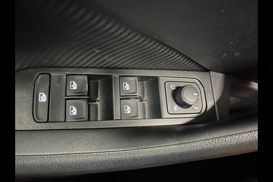 Škoda Kamiq 1.0 TSI Monte Carlo Panoramadak Wegklapbare trekhaak Navigatie Apple Carplay Android Auto Camera Parkeerhulp Adaptive Cruise Control Stoel- en stuurverwarming Virtual Cockpit Full Led Climate Control Lichtmetalen velgen