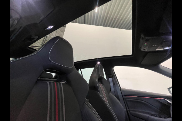 Škoda Kamiq 1.0 TSI Monte Carlo Panoramadak Wegklapbare trekhaak Navigatie Apple Carplay Android Auto Camera Parkeerhulp Adaptive Cruise Control Stoel- en stuurverwarming Virtual Cockpit Full Led Climate Control Lichtmetalen velgen