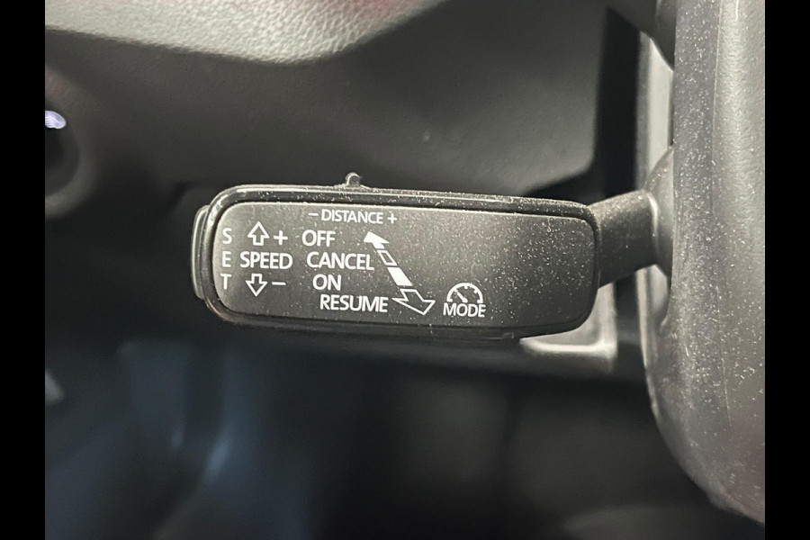 Škoda Kamiq 1.0 TSI Monte Carlo Panoramadak Wegklapbare trekhaak Navigatie Apple Carplay Android Auto Camera Parkeerhulp Adaptive Cruise Control Stoel- en stuurverwarming Virtual Cockpit Full Led Climate Control Lichtmetalen velgen