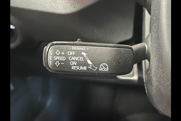 Škoda Kamiq 1.0 TSI Monte Carlo Panoramadak Wegklapbare trekhaak Navigatie Apple Carplay Android Auto Camera Parkeerhulp Adaptive Cruise Control Stoel- en stuurverwarming Virtual Cockpit Full Led Climate Control Lichtmetalen velgen