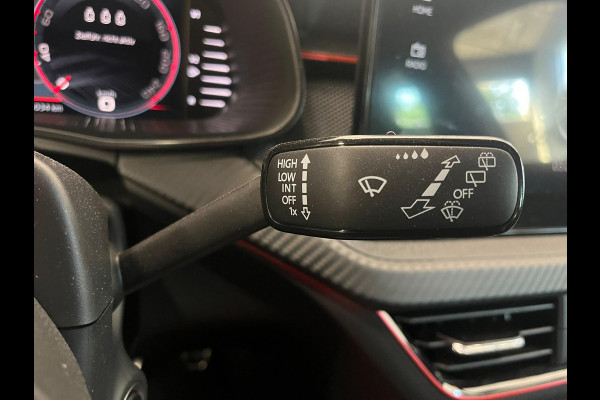 Škoda Kamiq 1.0 TSI Monte Carlo Panoramadak Wegklapbare trekhaak Navigatie Apple Carplay Android Auto Camera Parkeerhulp Adaptive Cruise Control Stoel- en stuurverwarming Virtual Cockpit Full Led Climate Control Lichtmetalen velgen