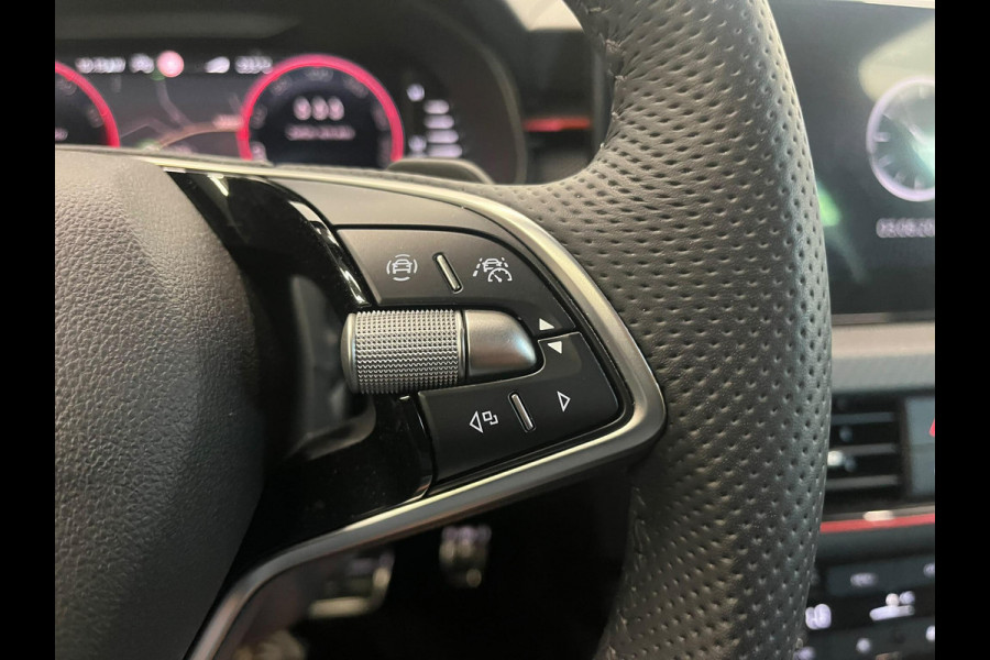 Škoda Kamiq 1.0 TSI Monte Carlo Panoramadak Wegklapbare trekhaak Navigatie Apple Carplay Android Auto Camera Parkeerhulp Adaptive Cruise Control Stoel- en stuurverwarming Virtual Cockpit Full Led Climate Control Lichtmetalen velgen
