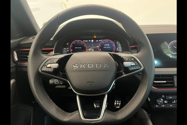 Škoda Kamiq 1.0 TSI Monte Carlo Panoramadak Wegklapbare trekhaak Navigatie Apple Carplay Android Auto Camera Parkeerhulp Adaptive Cruise Control Stoel- en stuurverwarming Virtual Cockpit Full Led Climate Control Lichtmetalen velgen