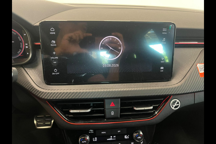 Škoda Kamiq 1.0 TSI Monte Carlo Panoramadak Wegklapbare trekhaak Navigatie Apple Carplay Android Auto Camera Parkeerhulp Adaptive Cruise Control Stoel- en stuurverwarming Virtual Cockpit Full Led Climate Control Lichtmetalen velgen
