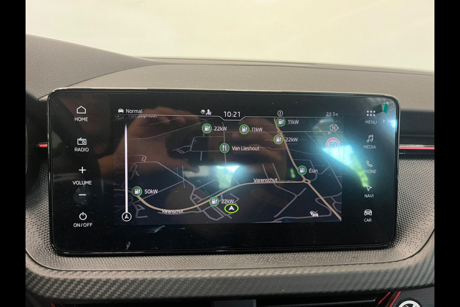 Škoda Kamiq 1.0 TSI Monte Carlo Panoramadak Wegklapbare trekhaak Navigatie Apple Carplay Android Auto Camera Parkeerhulp Adaptive Cruise Control Stoel- en stuurverwarming Virtual Cockpit Full Led Climate Control Lichtmetalen velgen