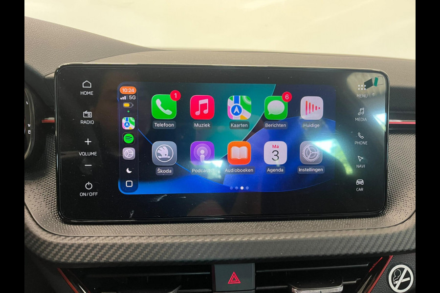 Škoda Kamiq 1.0 TSI Monte Carlo Panoramadak Wegklapbare trekhaak Navigatie Apple Carplay Android Auto Camera Parkeerhulp Adaptive Cruise Control Stoel- en stuurverwarming Virtual Cockpit Full Led Climate Control Lichtmetalen velgen