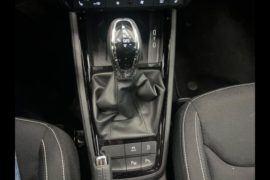 Škoda Kamiq 1.0 TSI Monte Carlo Panoramadak Wegklapbare trekhaak Navigatie Apple Carplay Android Auto Camera Parkeerhulp Adaptive Cruise Control Stoel- en stuurverwarming Virtual Cockpit Full Led Climate Control Lichtmetalen velgen