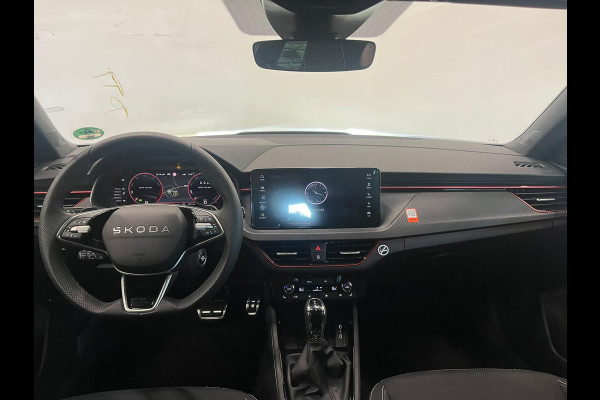 Škoda Kamiq 1.0 TSI Monte Carlo Panoramadak Wegklapbare trekhaak Navigatie Apple Carplay Android Auto Camera Parkeerhulp Adaptive Cruise Control Stoel- en stuurverwarming Virtual Cockpit Full Led Climate Control Lichtmetalen velgen
