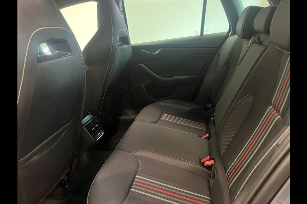 Škoda Kamiq 1.0 TSI Monte Carlo Panoramadak Wegklapbare trekhaak Navigatie Apple Carplay Android Auto Camera Parkeerhulp Adaptive Cruise Control Stoel- en stuurverwarming Virtual Cockpit Full Led Climate Control Lichtmetalen velgen